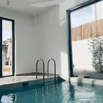Neo With 2 Private Pools, Bbq, Jacuzzi And Sauna ヴィラ
