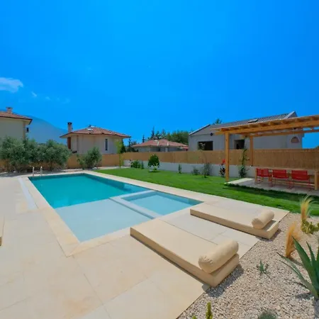 Vilă Neo With 2 Private Pools, Bbq, Jacuzzi And Sauna *